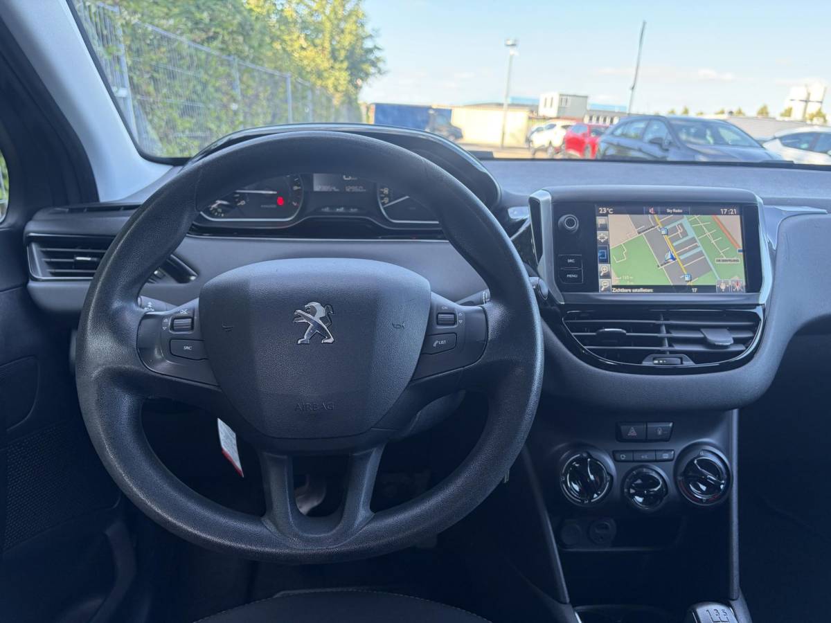Peugeot 208 Peugeot 208 1.2 PureTech Blue Lion ✓1e Eigenaar✓Navi✓Trekhaak✓Carplay✓Airco✓Cruise✓Pdc✓5 Deurs✓N.A.P✓Apk tot 09-2027