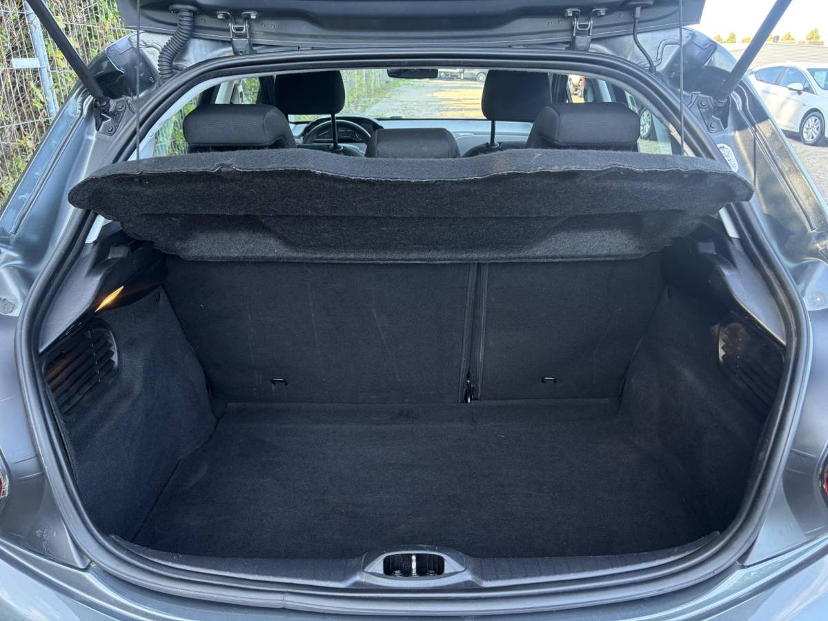Peugeot 208 Peugeot 208 1.2 PureTech Blue Lion ✓1e Eigenaar✓Navi✓Trekhaak✓Carplay✓Airco✓Cruise✓Pdc✓5 Deurs✓N.A.P✓Apk tot 09-2027