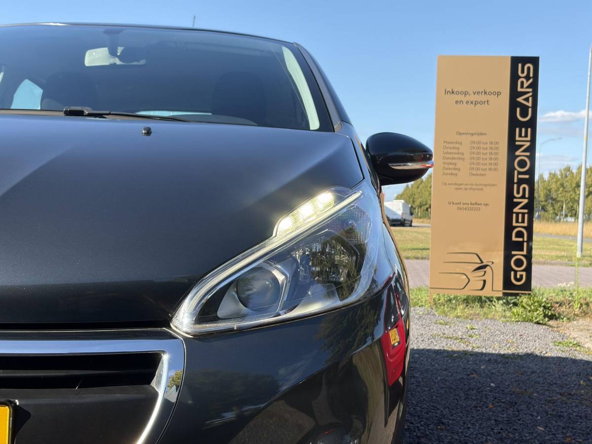 Peugeot 208 Peugeot 208 1.2 PureTech Blue Lion ✓1e Eigenaar✓Navi✓Trekhaak✓Carplay✓Airco✓Cruise✓Pdc✓5 Deurs✓N.A.P✓Apk tot 09-2027