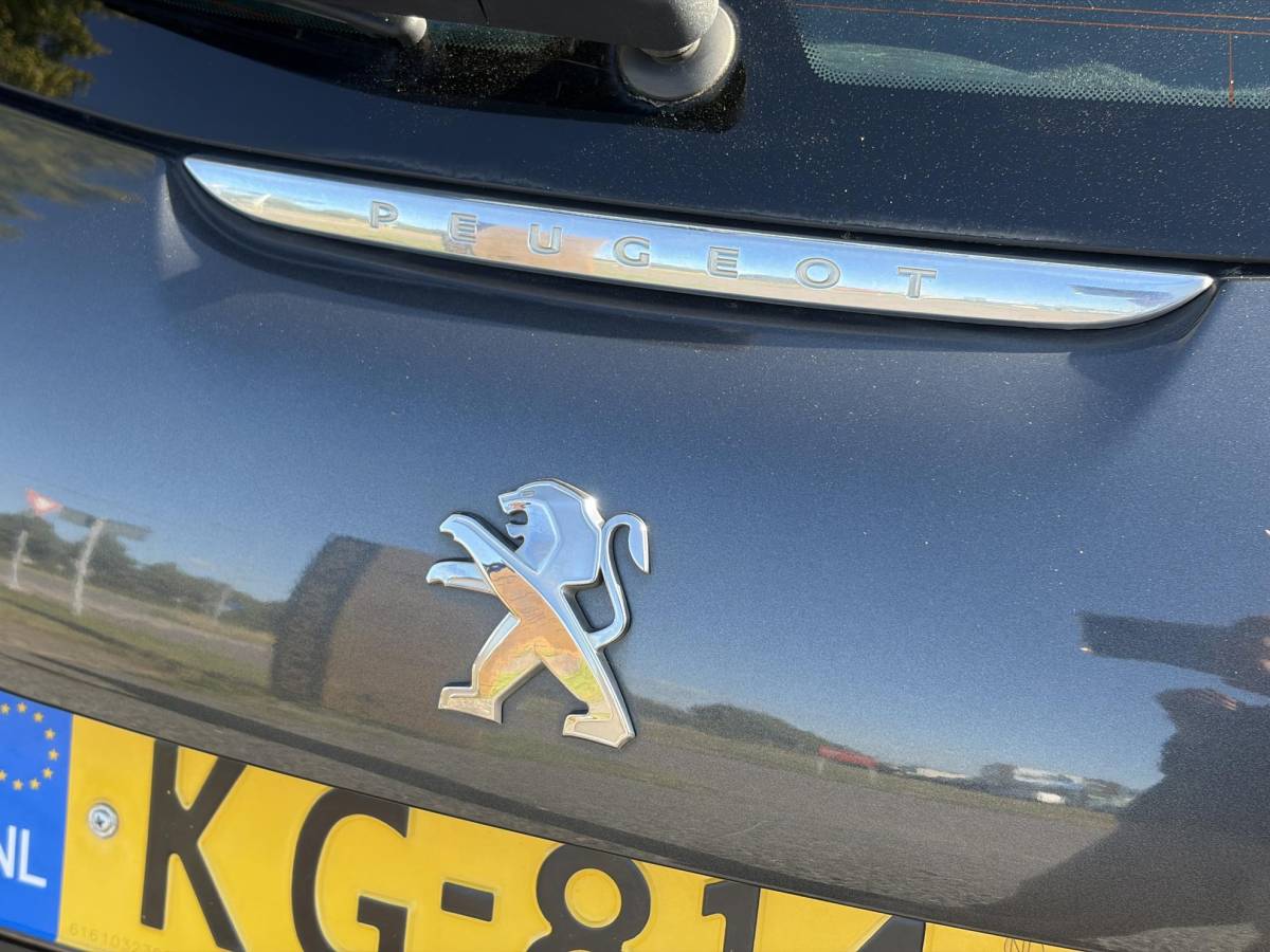 Peugeot 208 Peugeot 208 1.2 PureTech Blue Lion ✓1e Eigenaar✓Navi✓Trekhaak✓Carplay✓Airco✓Cruise✓Pdc✓5 Deurs✓N.A.P✓Apk tot 09-2027
