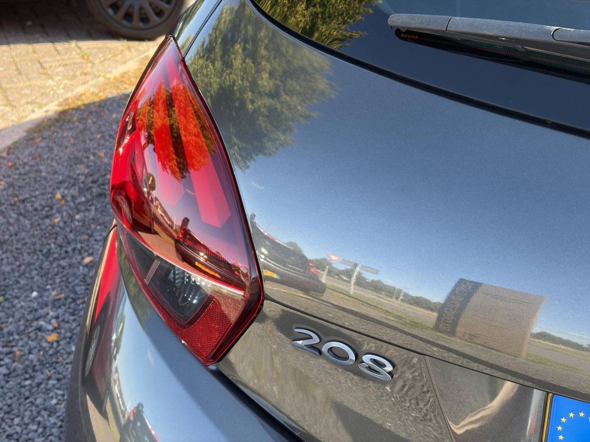 Peugeot 208 Peugeot 208 1.2 PureTech Blue Lion ✓1e Eigenaar✓Navi✓Trekhaak✓Carplay✓Airco✓Cruise✓Pdc✓5 Deurs✓N.A.P✓Apk tot 09-2027