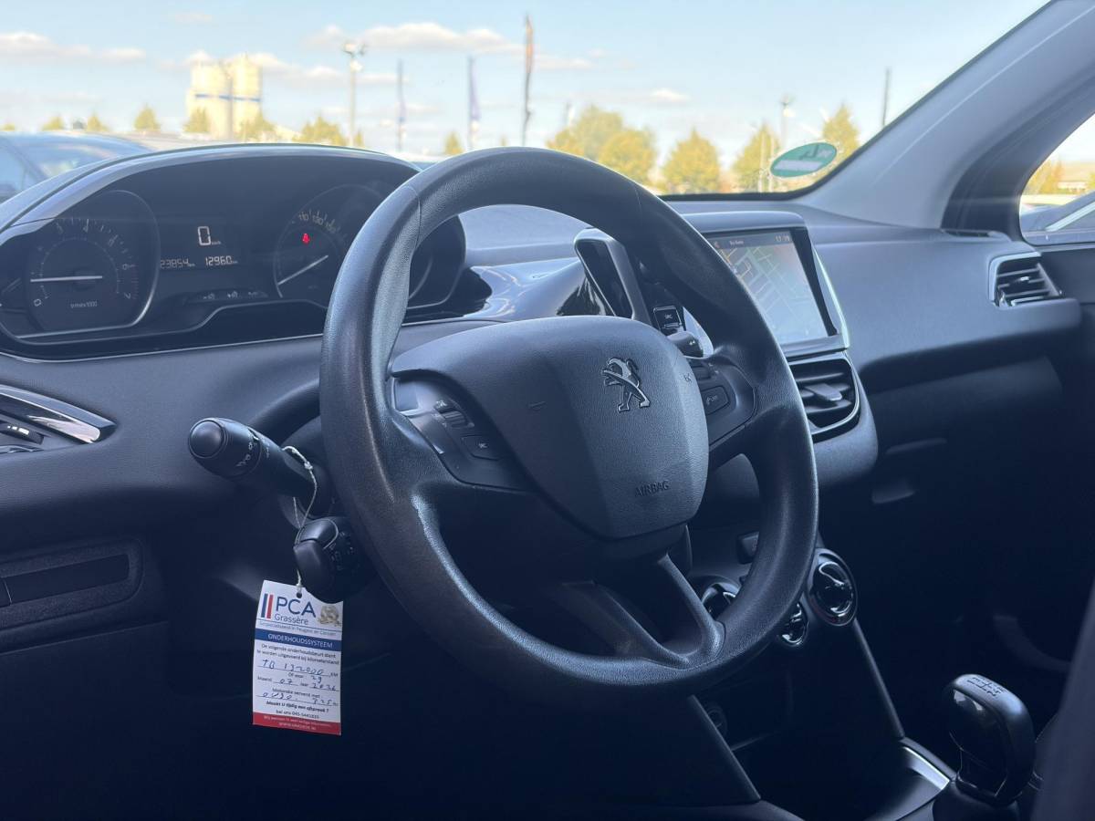 Peugeot 208 Peugeot 208 1.2 PureTech Blue Lion ✓1e Eigenaar✓Navi✓Trekhaak✓Carplay✓Airco✓Cruise✓Pdc✓5 Deurs✓N.A.P✓Apk tot 09-2027
