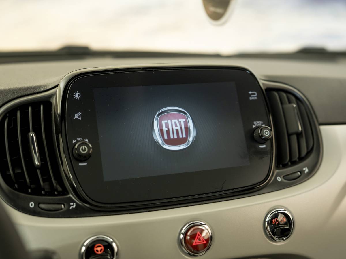 Fiat 500 Fiat 500 1.0 Hybrid Launch Edition, NAV, powder pink, incl garantie