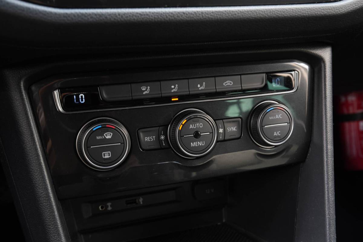 Volkswagen Tiguan Volkswagen Tiguan 1.4 TSI ACT Highline | Keyles | Navigatie | ACC | Bluetooth