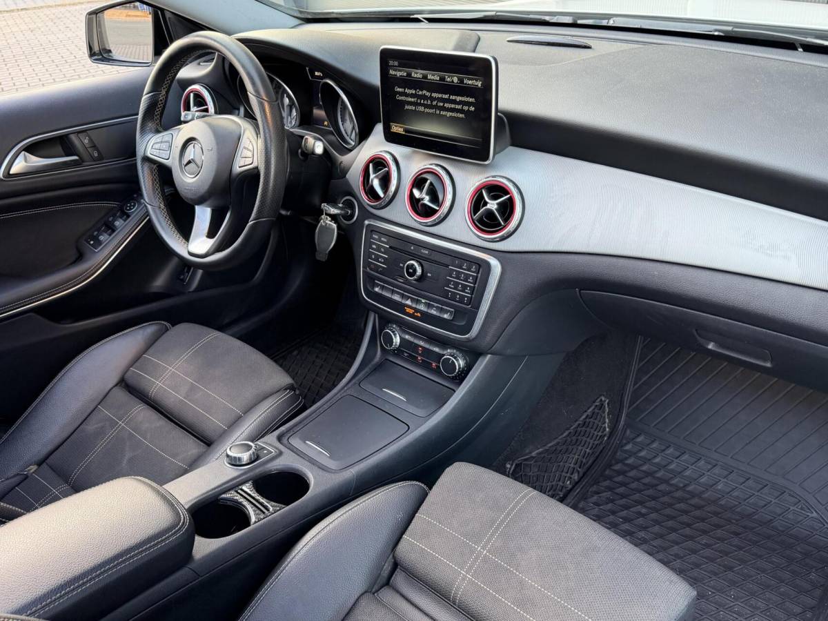 Mercedes-Benz GLA Mercedes GLA-klasse 180|carplay|pano|trekhaak