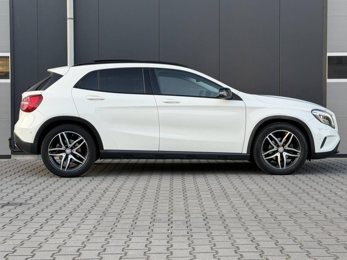 Mercedes-Benz GLA Mercedes GLA-klasse 180|carplay|pano|trekhaak