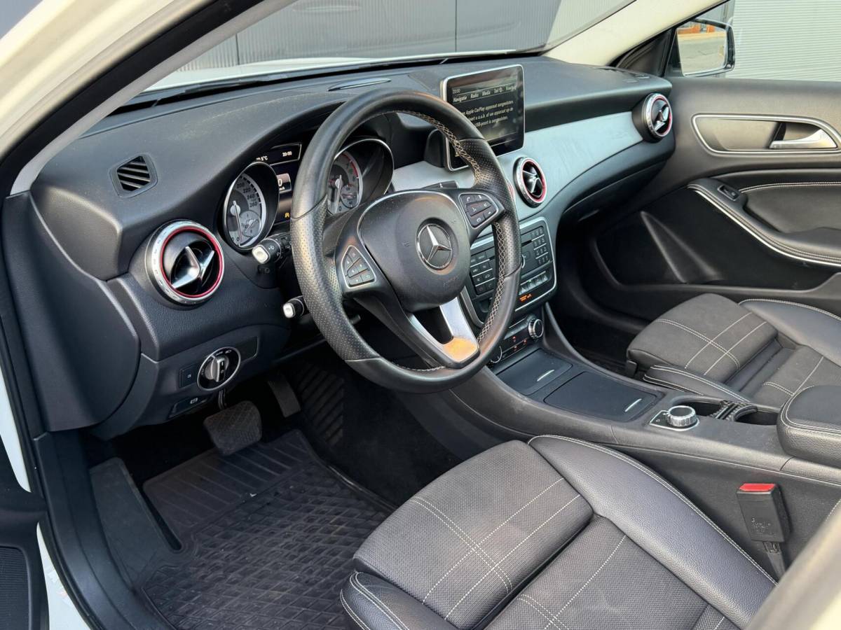 Mercedes-Benz GLA Mercedes GLA-klasse 180|carplay|pano|trekhaak