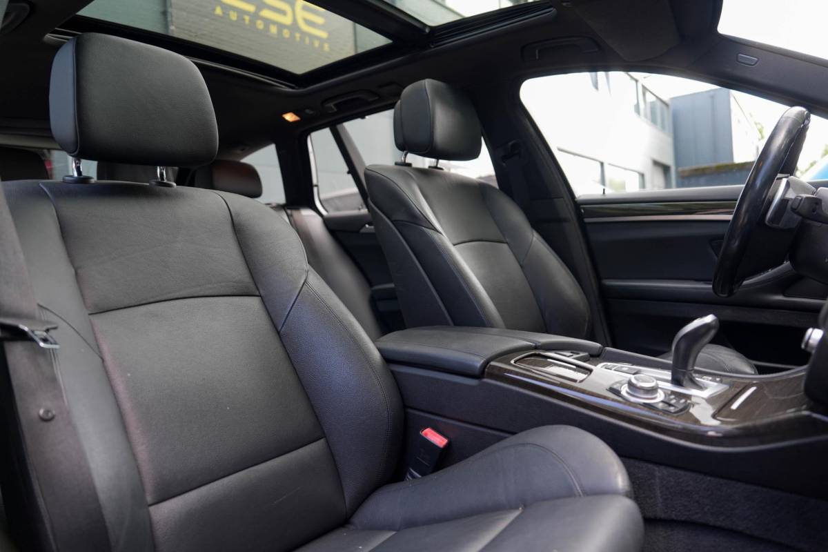 BMW 5 Serie BMW 5-serie Touring 530i M-Sport | Panorama | Cruise | Navigatie | Leder