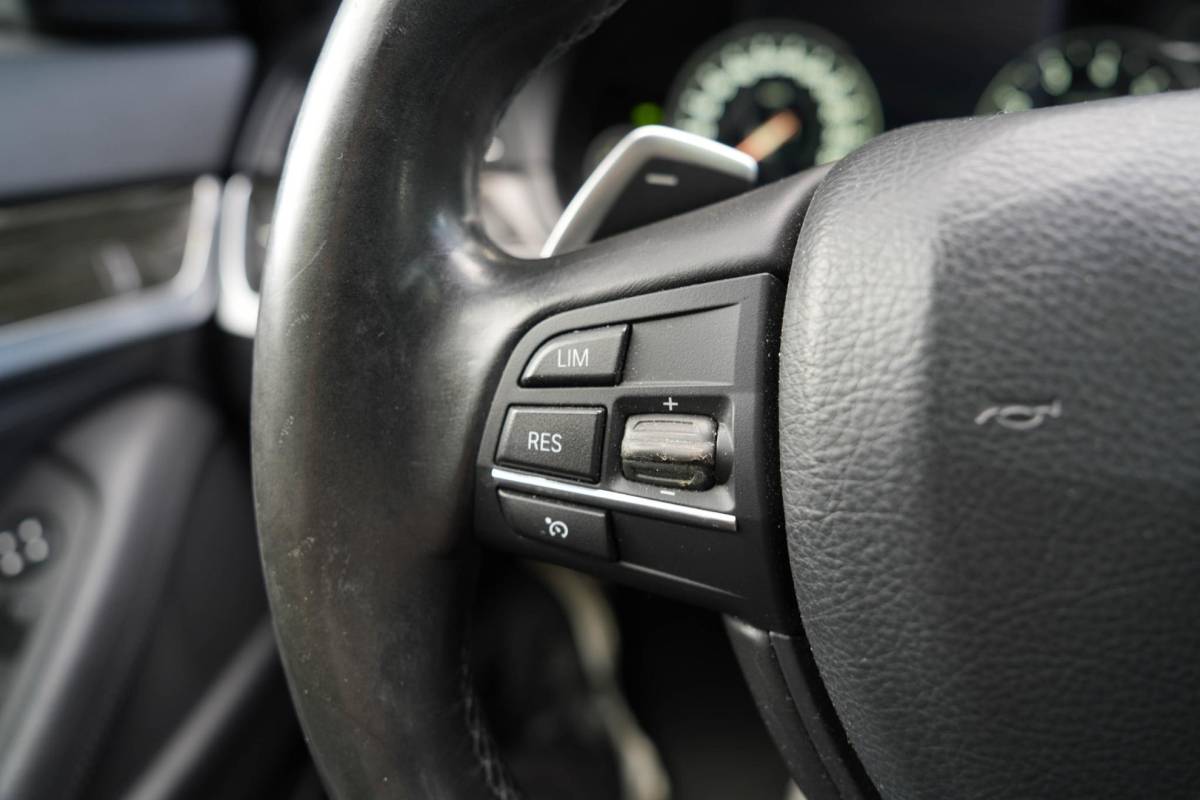 BMW 5 Serie BMW 5-serie Touring 530i M-Sport | Panorama | Cruise | Navigatie | Leder