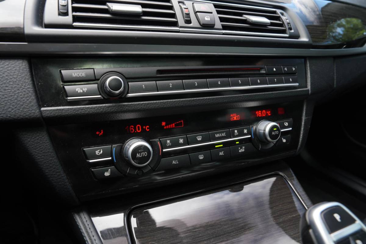 BMW 5 Serie BMW 5-serie Touring 530i M-Sport | Panorama | Cruise | Navigatie | Leder