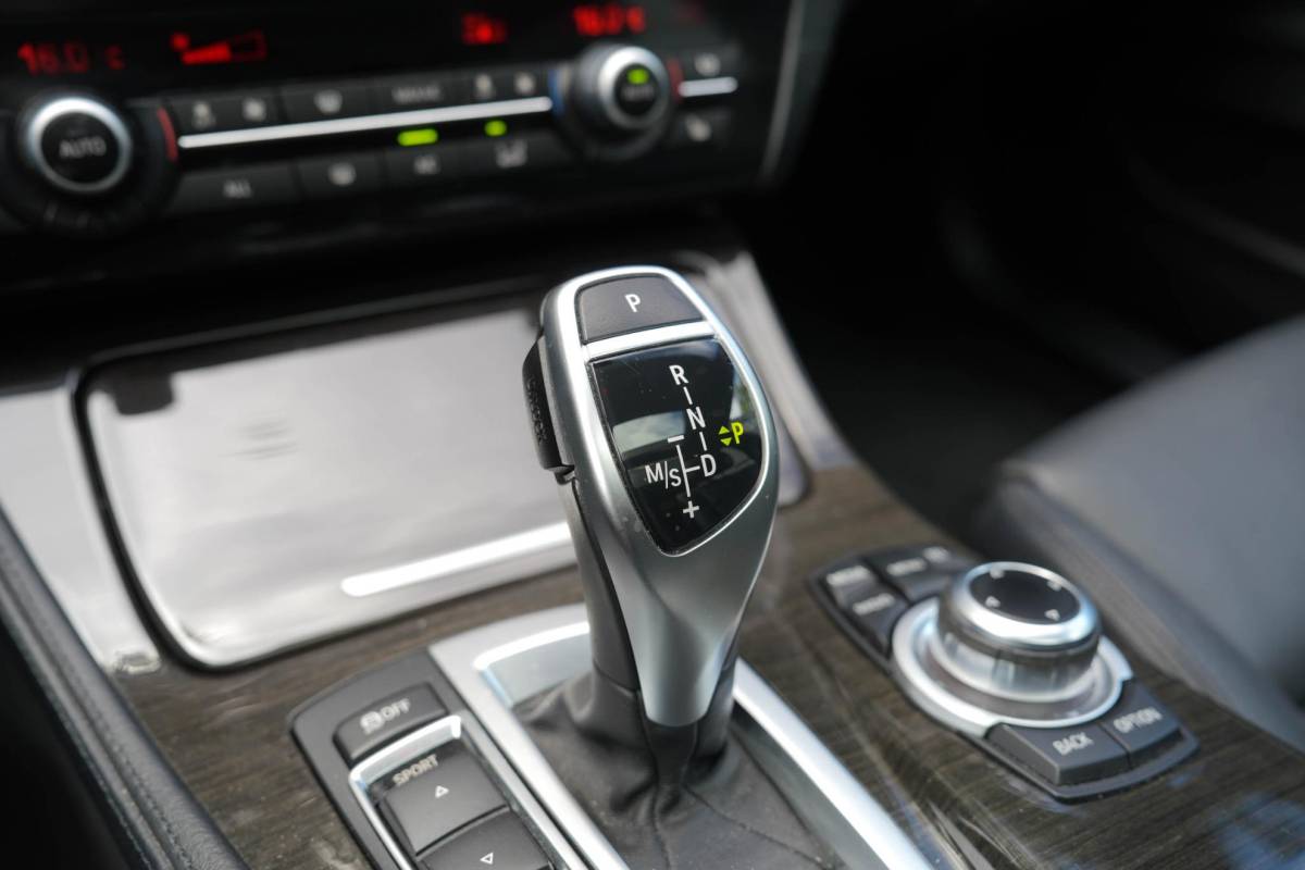 BMW 5 Serie BMW 5-serie Touring 530i M-Sport | Panorama | Cruise | Navigatie | Leder