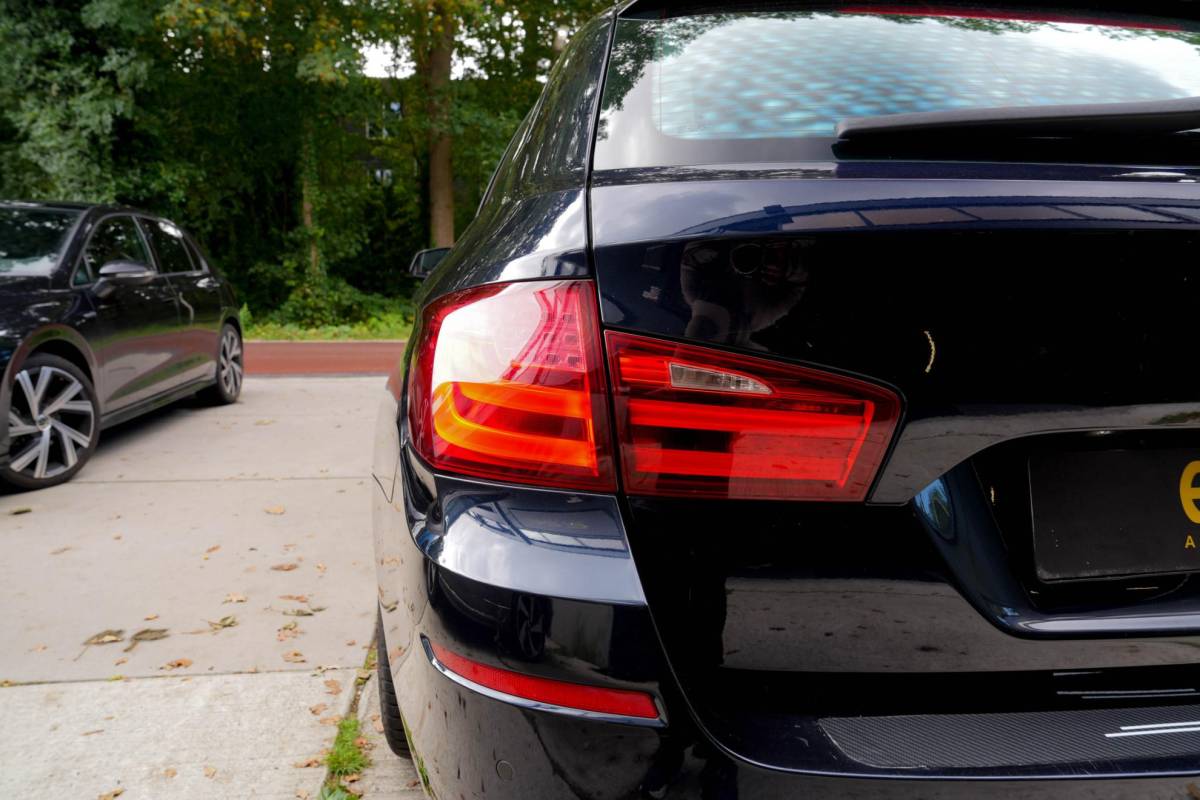 BMW 5 Serie BMW 5-serie Touring 530i M-Sport | Panorama | Cruise | Navigatie | Leder