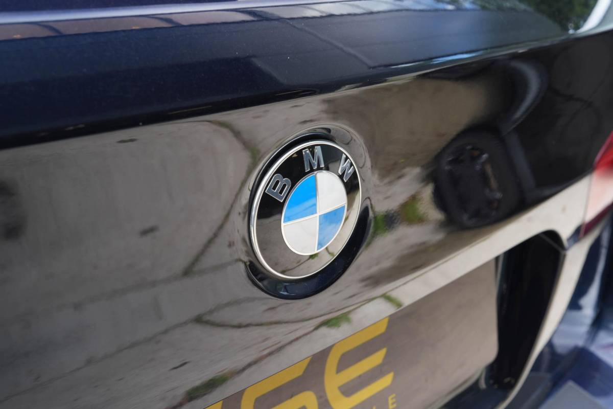 BMW 5 Serie BMW 5-serie Touring 530i M-Sport | Panorama | Cruise | Navigatie | Leder