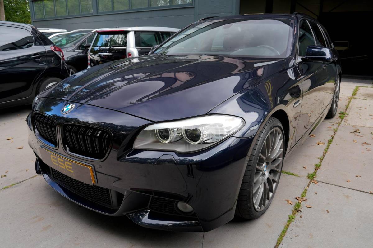 BMW 5 Serie BMW 5-serie Touring 530i M-Sport | Panorama | Cruise | Navigatie | Leder