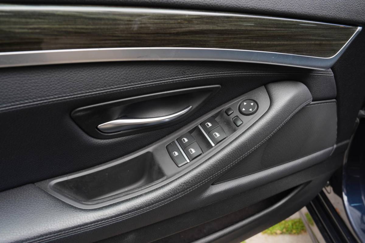 BMW 5 Serie BMW 5-serie Touring 530i M-Sport | Panorama | Cruise | Navigatie | Leder