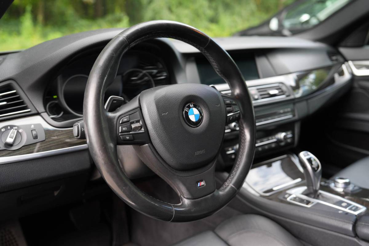 BMW 5 Serie BMW 5-serie Touring 530i M-Sport | Panorama | Cruise | Navigatie | Leder