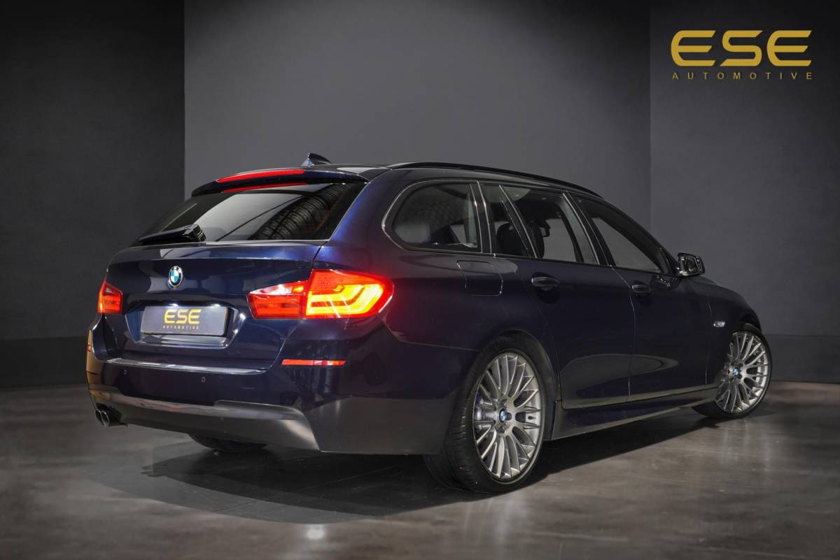 BMW 5 Serie BMW 5-serie Touring 530i M-Sport | Panorama | Cruise | Navigatie | Leder