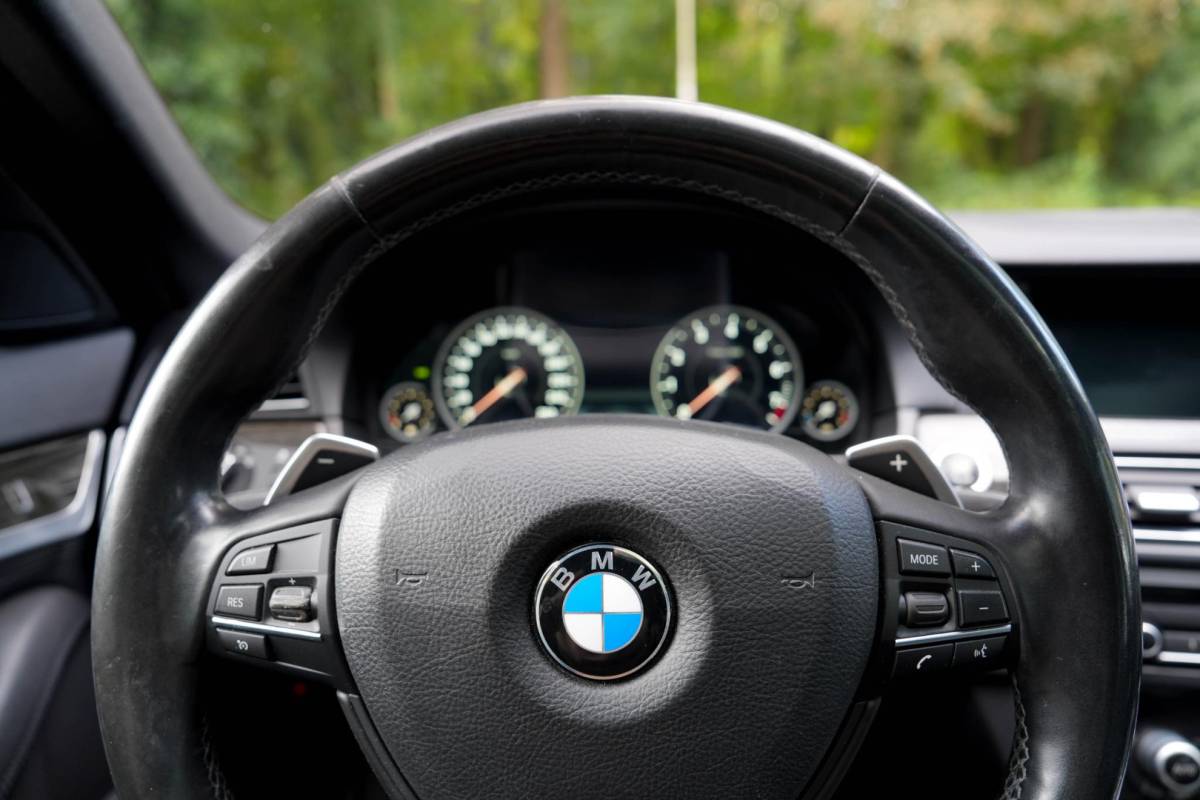 BMW 5 Serie BMW 5-serie Touring 530i M-Sport | Panorama | Cruise | Navigatie | Leder