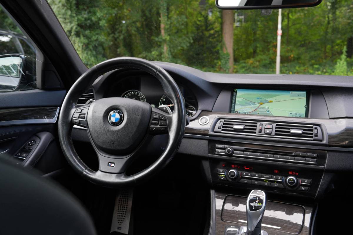 BMW 5 Serie BMW 5-serie Touring 530i M-Sport | Panorama | Cruise | Navigatie | Leder