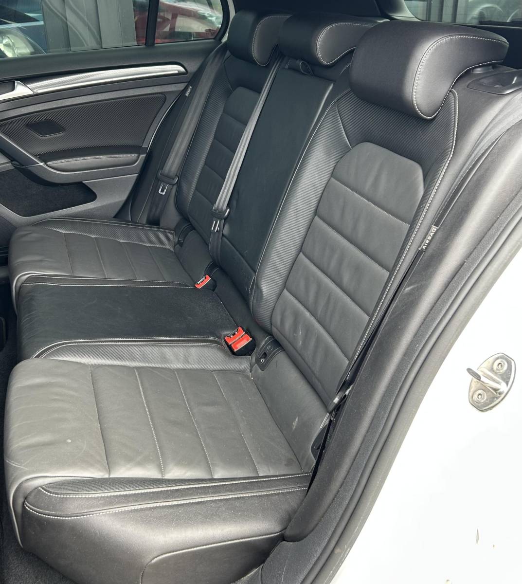 Volkswagen Golf Volkswagen Golf 2.0 TSI R 4Motion 300PK | BOMVOL | ZEER NETTE STAAT! | LIEFHEBBERS AUTO! | PANO | Nieuwe APK | Nieuwe Kettingen | Recent Groot Onderhoud Uitgevoerd door een TSI Specialist | 4 Nieuwe Conti Sport Contact 7 Banden | 19 Inch Velgen Recent Gespoten |  GROTE NAVI | Achteruitrijcamera | Parkeersensoren Voor en Achter | Lederen Bekleding | Stoelverwarming | DAB+ | Dynaudio | Keyless Entry | Keyless Start | 2 Sleutels | Adaptief Demping Systeem |