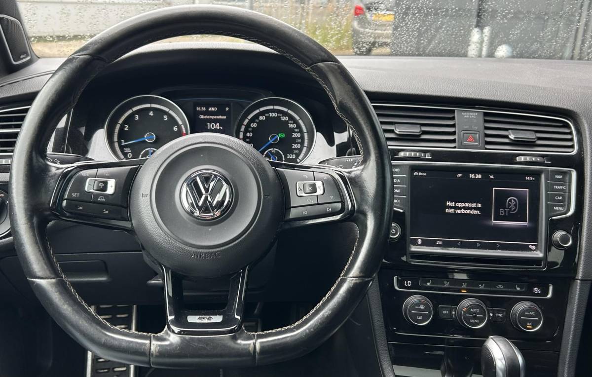 Volkswagen Golf Volkswagen Golf 2.0 TSI R 4Motion 300PK | BOMVOL | ZEER NETTE STAAT! | LIEFHEBBERS AUTO! | PANO | Nieuwe APK | Nieuwe Kettingen | Recent Groot Onderhoud Uitgevoerd door een TSI Specialist | 4 Nieuwe Conti Sport Contact 7 Banden | 19 Inch Velgen Recent Gespoten |  GROTE NAVI | Achteruitrijcamera | Parkeersensoren Voor en Achter | Lederen Bekleding | Stoelverwarming | DAB+ | Dynaudio | Keyless Entry | Keyless Start | 2 Sleutels | Adaptief Demping Systeem |