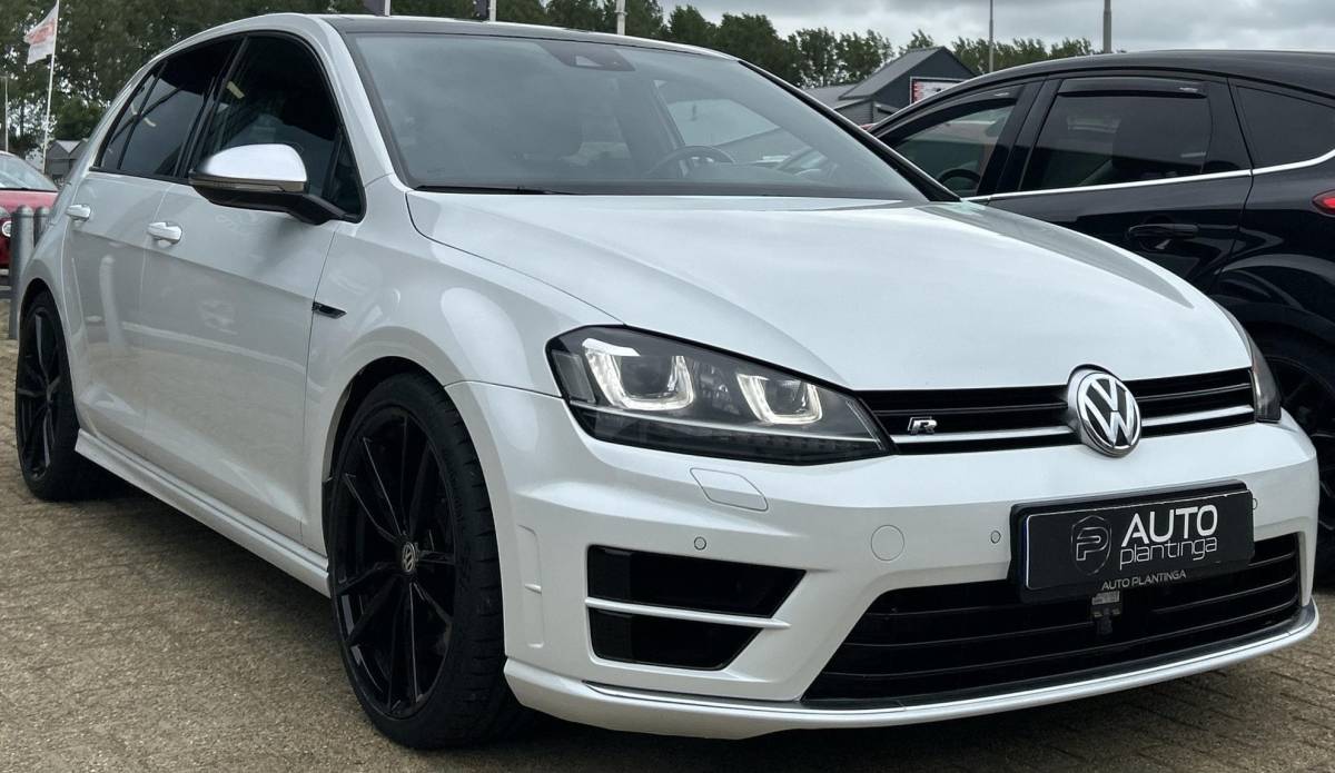 Volkswagen Golf Volkswagen Golf 2.0 TSI R 4Motion 300PK | BOMVOL | ZEER NETTE STAAT! | LIEFHEBBERS AUTO! | PANO | Nieuwe APK | Nieuwe Kettingen | Recent Groot Onderhoud Uitgevoerd door een TSI Specialist | 4 Nieuwe Conti Sport Contact 7 Banden | 19 Inch Velgen Recent Gespoten |  GROTE NAVI | Achteruitrijcamera | Parkeersensoren Voor en Achter | Lederen Bekleding | Stoelverwarming | DAB+ | Dynaudio | Keyless Entry | Keyless Start | 2 Sleutels | Adaptief Demping Systeem |