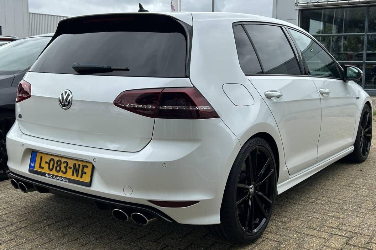 Volkswagen Golf Volkswagen Golf 2.0 TSI R 4Motion 300PK | BOMVOL | ZEER NETTE STAAT! | LIEFHEBBERS AUTO! | PANO | Nieuwe APK | Nieuwe Kettingen | Recent Groot Onderhoud Uitgevoerd door een TSI Specialist | 4 Nieuwe Conti Sport Contact 7 Banden | 19 Inch Velgen Recent Gespoten |  GROTE NAVI | Achteruitrijcamera | Parkeersensoren Voor en Achter | Lederen Bekleding | Stoelverwarming | DAB+ | Dynaudio | Keyless Entry | Keyless Start | 2 Sleutels | Adaptief Demping Systeem |