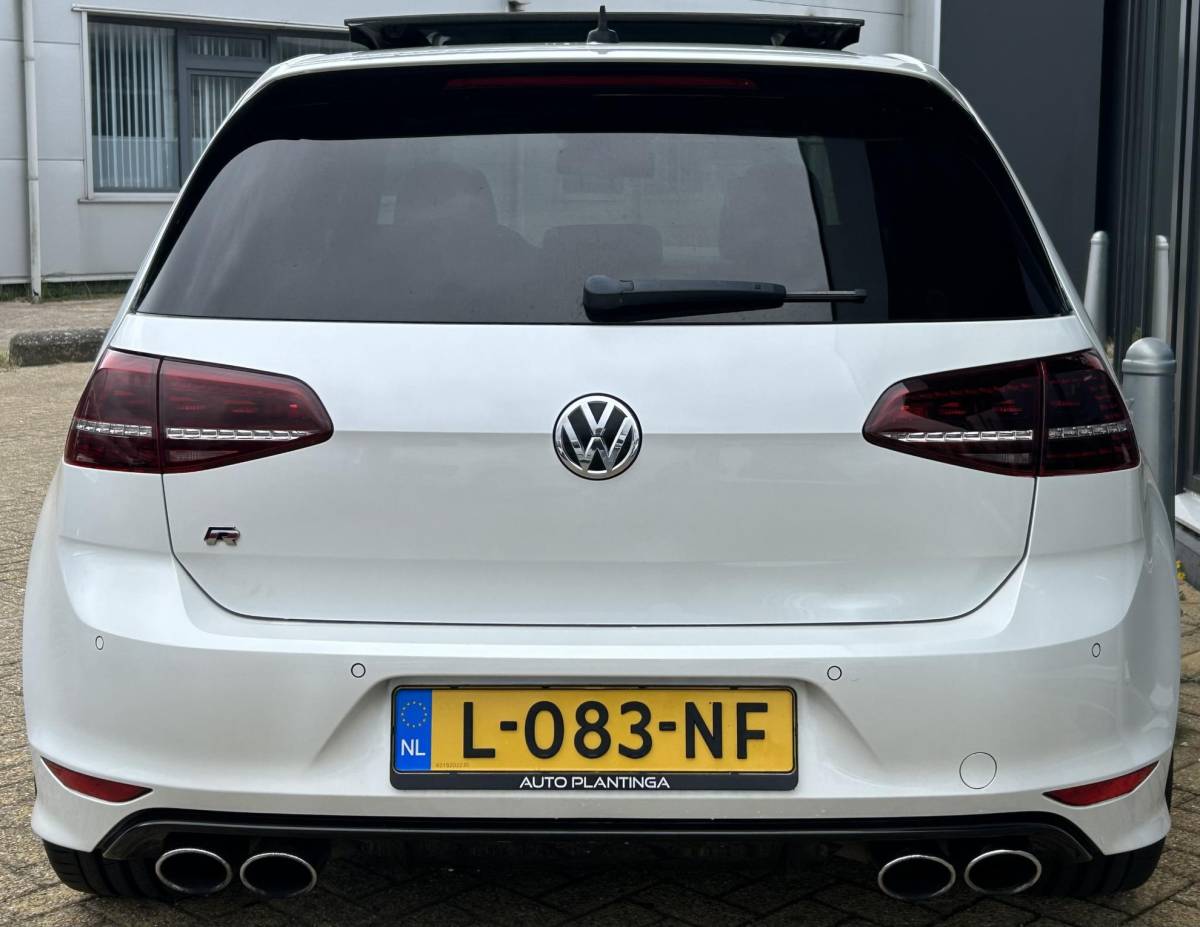 Volkswagen Golf Volkswagen Golf 2.0 TSI R 4Motion 300PK | BOMVOL | ZEER NETTE STAAT! | LIEFHEBBERS AUTO! | PANO | Nieuwe APK | Nieuwe Kettingen | Recent Groot Onderhoud Uitgevoerd door een TSI Specialist | 4 Nieuwe Conti Sport Contact 7 Banden | 19 Inch Velgen Recent Gespoten |  GROTE NAVI | Achteruitrijcamera | Parkeersensoren Voor en Achter | Lederen Bekleding | Stoelverwarming | DAB+ | Dynaudio | Keyless Entry | Keyless Start | 2 Sleutels | Adaptief Demping Systeem |