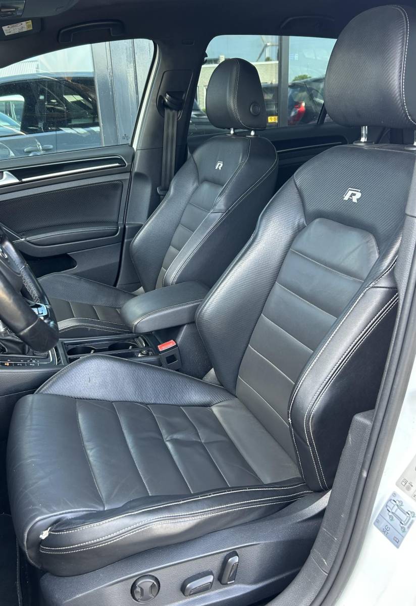 Volkswagen Golf Volkswagen Golf 2.0 TSI R 4Motion 300PK | BOMVOL | ZEER NETTE STAAT! | LIEFHEBBERS AUTO! | PANO | Nieuwe APK | Nieuwe Kettingen | Recent Groot Onderhoud Uitgevoerd door een TSI Specialist | 4 Nieuwe Conti Sport Contact 7 Banden | 19 Inch Velgen Recent Gespoten |  GROTE NAVI | Achteruitrijcamera | Parkeersensoren Voor en Achter | Lederen Bekleding | Stoelverwarming | DAB+ | Dynaudio | Keyless Entry | Keyless Start | 2 Sleutels | Adaptief Demping Systeem |