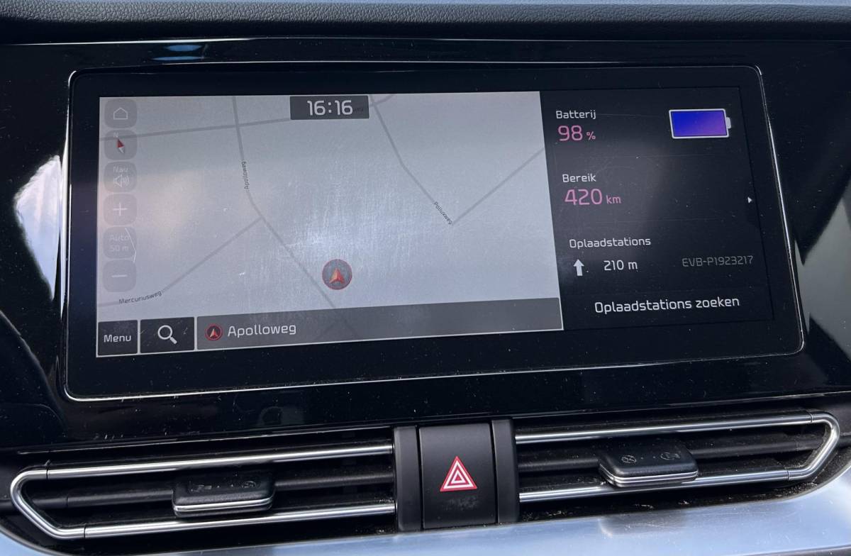 Kia e-Niro Kia e-Niro DynamicPlusLine 64 kWh | SOH 100% | 3 Fase | 1e Eigenaar! | NL AUTO | BTW AUTO (PRIJS INCLUSIEF BTW) | PANO | Achteruitrijcamera | Stoelverwarming | Stuurverwarming | 07-2026 Nieuwe Koeling voor de Accu bij de Dealer, Factuur aanwezig |