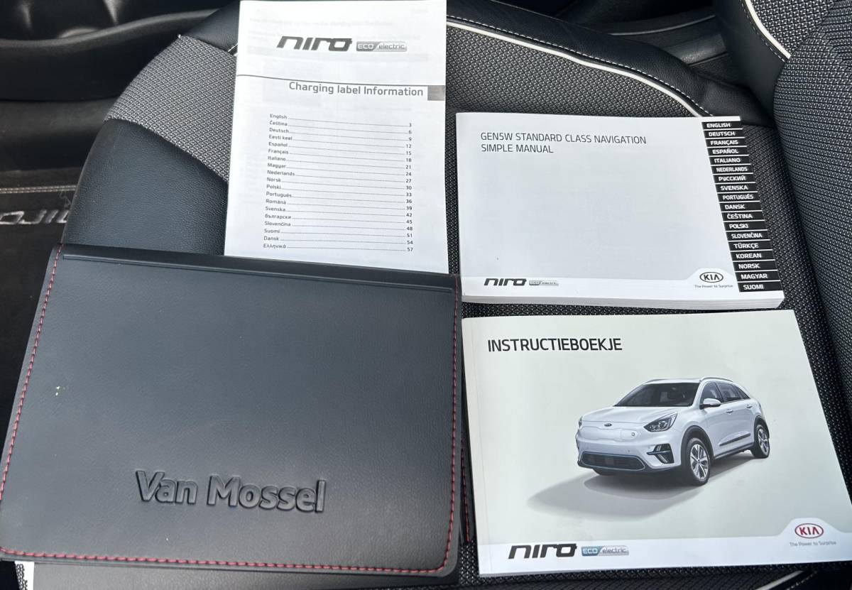 Kia e-Niro Kia e-Niro DynamicPlusLine 64 kWh | SOH 100% | 3 Fase | 1e Eigenaar! | NL AUTO | BTW AUTO (PRIJS INCLUSIEF BTW) | PANO | Achteruitrijcamera | Stoelverwarming | Stuurverwarming | 07-2026 Nieuwe Koeling voor de Accu bij de Dealer, Factuur aanwezig |