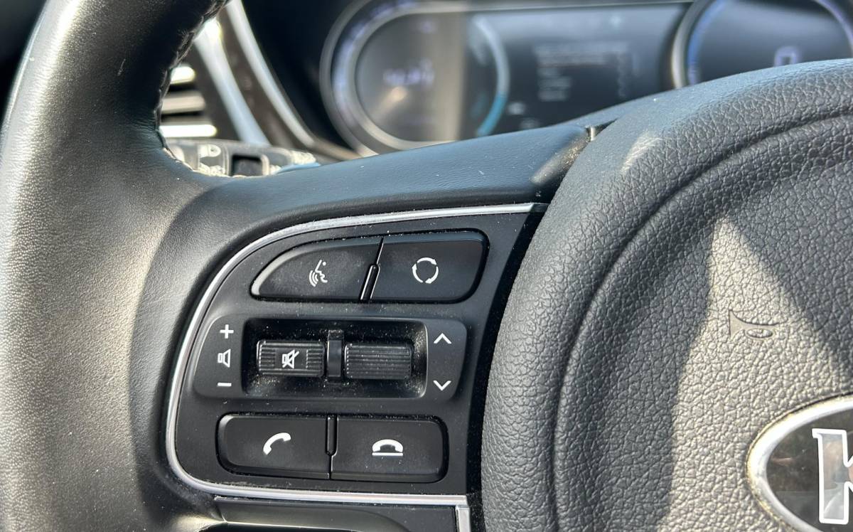 Kia e-Niro Kia e-Niro DynamicPlusLine 64 kWh | SOH 100% | 3 Fase | 1e Eigenaar! | NL AUTO | BTW AUTO (PRIJS INCLUSIEF BTW) | PANO | Achteruitrijcamera | Stoelverwarming | Stuurverwarming | 07-2026 Nieuwe Koeling voor de Accu bij de Dealer, Factuur aanwezig |
