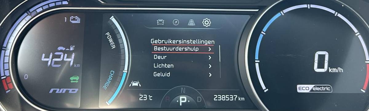 Kia e-Niro Kia e-Niro DynamicPlusLine 64 kWh | SOH 100% | 3 Fase | 1e Eigenaar! | NL AUTO | BTW AUTO (PRIJS INCLUSIEF BTW) | PANO | Achteruitrijcamera | Stoelverwarming | Stuurverwarming | 07-2026 Nieuwe Koeling voor de Accu bij de Dealer, Factuur aanwezig |