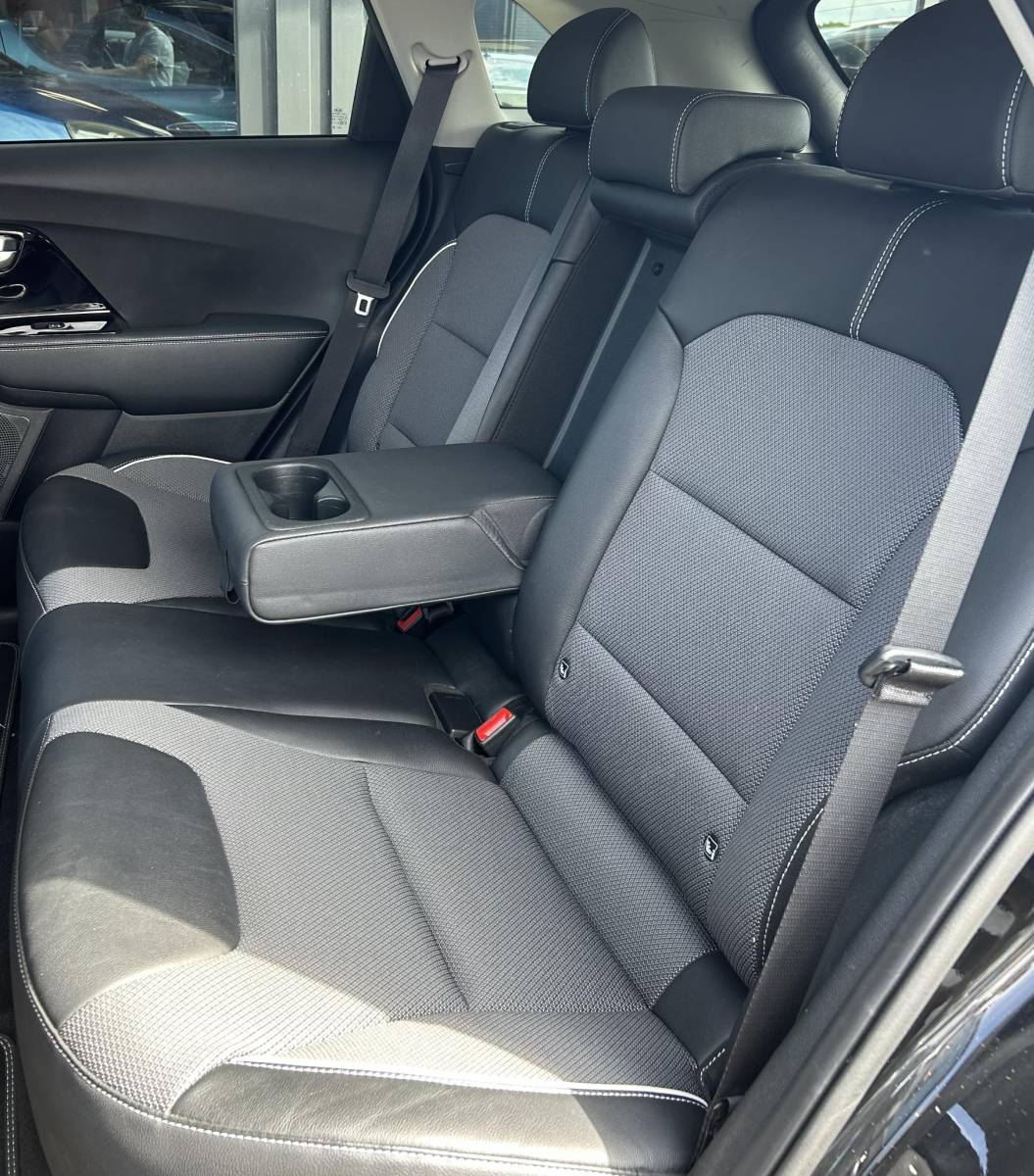 Kia e-Niro Kia e-Niro DynamicPlusLine 64 kWh | SOH 100% | 3 Fase | 1e Eigenaar! | NL AUTO | BTW AUTO (PRIJS INCLUSIEF BTW) | PANO | Achteruitrijcamera | Stoelverwarming | Stuurverwarming | 07-2026 Nieuwe Koeling voor de Accu bij de Dealer, Factuur aanwezig |