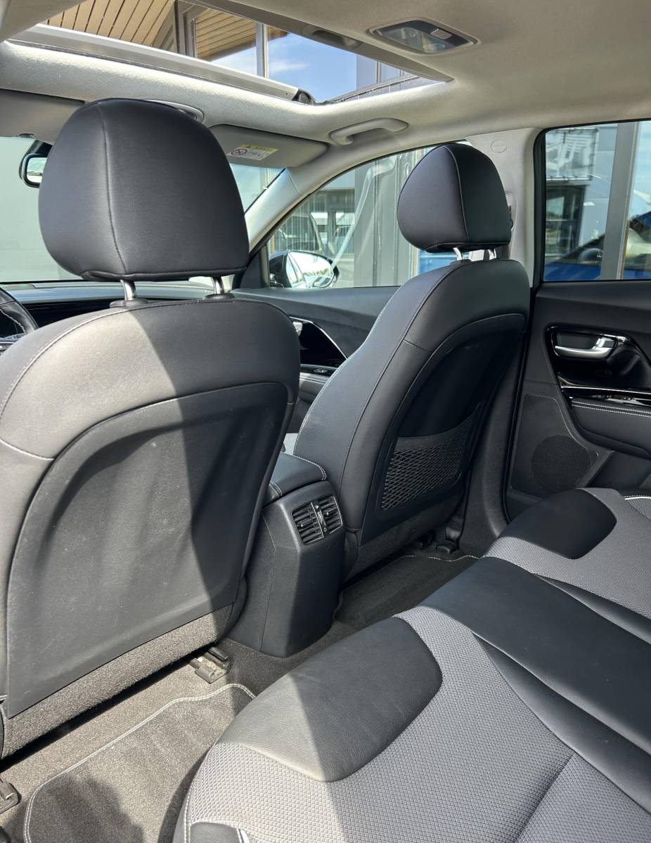 Kia e-Niro Kia e-Niro DynamicPlusLine 64 kWh | SOH 100% | 3 Fase | 1e Eigenaar! | NL AUTO | BTW AUTO (PRIJS INCLUSIEF BTW) | PANO | Achteruitrijcamera | Stoelverwarming | Stuurverwarming | 07-2026 Nieuwe Koeling voor de Accu bij de Dealer, Factuur aanwezig |