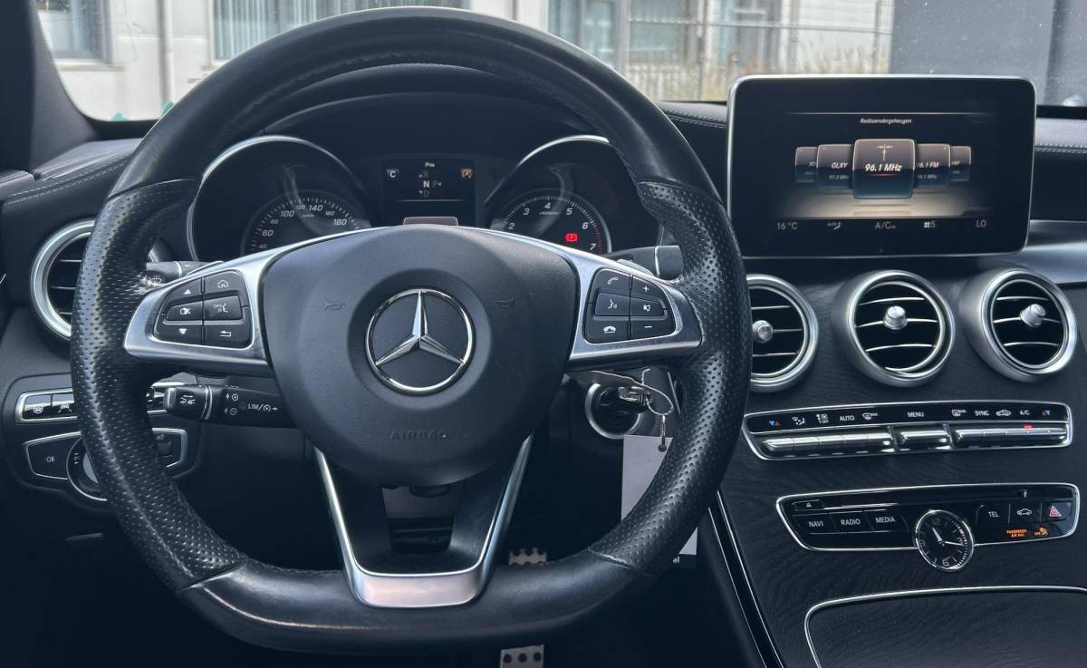 Mercedes-Benz C-Klasse Mercedes-Benz C-klasse Estate 400 4MATIC Prestige 333PK | AMG | AUTOMAAT | Onderhoudshistorie | Burmester Audio | Stoelverkoeling | Stoelverwarming | Parkeersensoren | Lederen Bekleding | Elektrische Stoel | Elektrische Achterklep | 18 Inch | All Season |