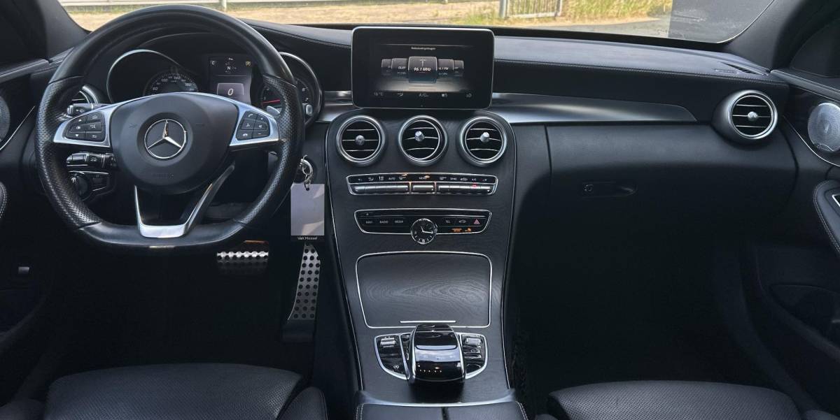 Mercedes-Benz C-Klasse Mercedes-Benz C-klasse Estate 400 4MATIC Prestige 333PK | AMG | AUTOMAAT | Onderhoudshistorie | Burmester Audio | Stoelverkoeling | Stoelverwarming | Parkeersensoren | Lederen Bekleding | Elektrische Stoel | Elektrische Achterklep | 18 Inch | All Season |