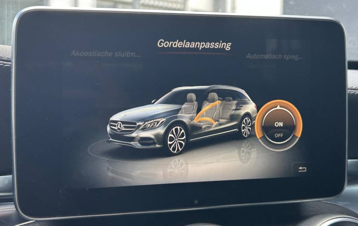 Mercedes-Benz C-Klasse Mercedes-Benz C-klasse Estate 400 4MATIC Prestige 333PK | AMG | AUTOMAAT | Onderhoudshistorie | Burmester Audio | Stoelverkoeling | Stoelverwarming | Parkeersensoren | Lederen Bekleding | Elektrische Stoel | Elektrische Achterklep | 18 Inch | All Season |