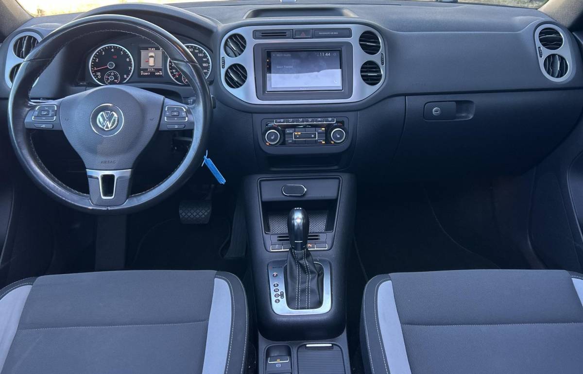 Volkswagen Tiguan Volkswagen Tiguan 2.0 TSI Sport&Style 4motion R-line Edition 179PK | Nette Staat! | AUTOMAAT | PANO | Trekhaak | Parkeersensoren Voor en Achter | Stoelverwarming | Climate Control | Cruise Control | DAB+ Pioneer |