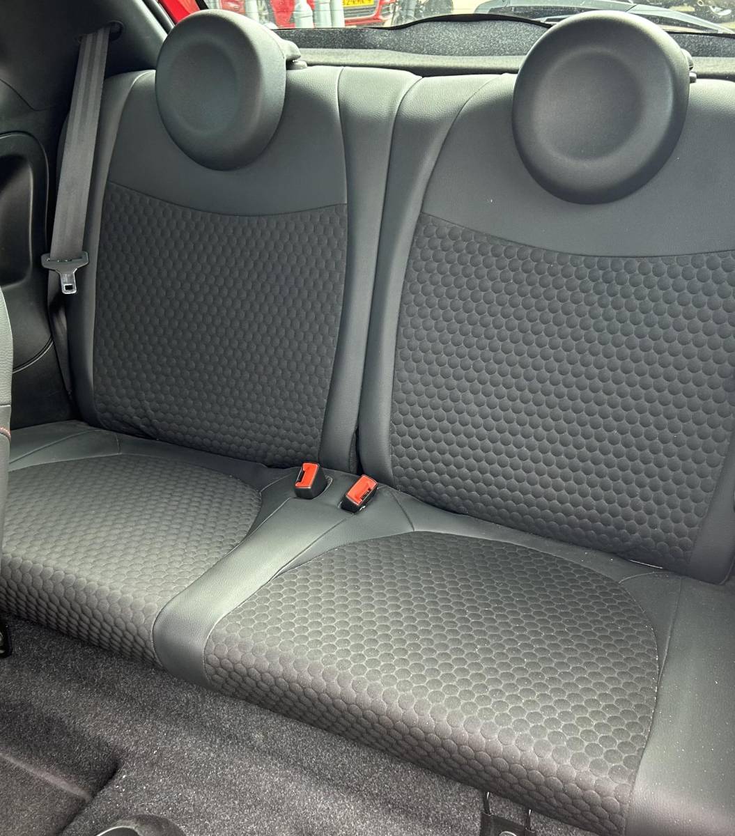 Fiat 500 Fiat 500 0.9 TwinAir Turbo 500S 80PK | NL AUTO | NAP | Onderhoudshistorie | Abarth-pakket | Side Skirts | Achterspoiler | Sport Velgen | Parkeersensoren | Luxe Bekleding | Airco | Elektrische Ramen | 2 Sleutels |
