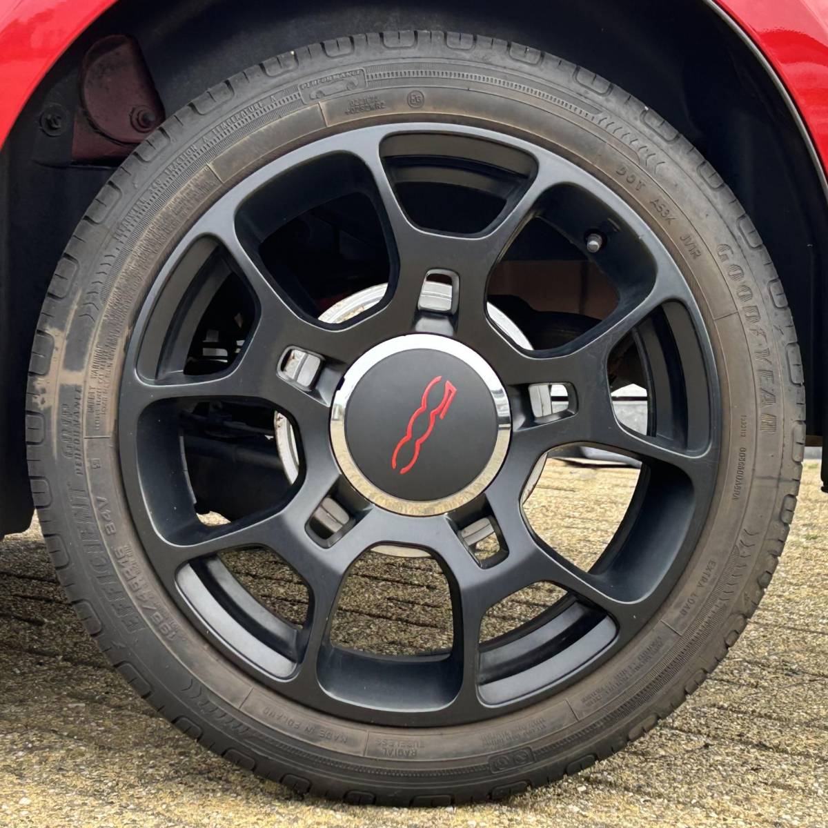Fiat 500 Fiat 500 0.9 TwinAir Turbo 500S 80PK | NL AUTO | NAP | Onderhoudshistorie | Abarth-pakket | Side Skirts | Achterspoiler | Sport Velgen | Parkeersensoren | Luxe Bekleding | Airco | Elektrische Ramen | 2 Sleutels |