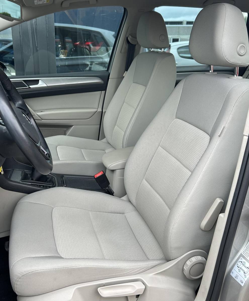 Volkswagen Golf Sportsvan Volkswagen Golf Sportsvan 1.4 TSI Business Edition 150PK | UNIEK! | DEALERONDERHOUDEN! | Achteruitrijcamera | Navigatie | Parkeersensoren Voor en Achter | Climate Control | Cruise Control | 2 Sleutels | Lichtmetalen Velgen |