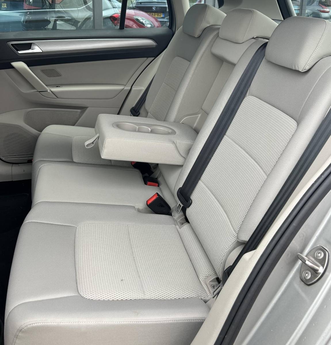 Volkswagen Golf Sportsvan Volkswagen Golf Sportsvan 1.4 TSI Business Edition 150PK | UNIEK! | DEALERONDERHOUDEN! | Achteruitrijcamera | Navigatie | Parkeersensoren Voor en Achter | Climate Control | Cruise Control | 2 Sleutels | Lichtmetalen Velgen |