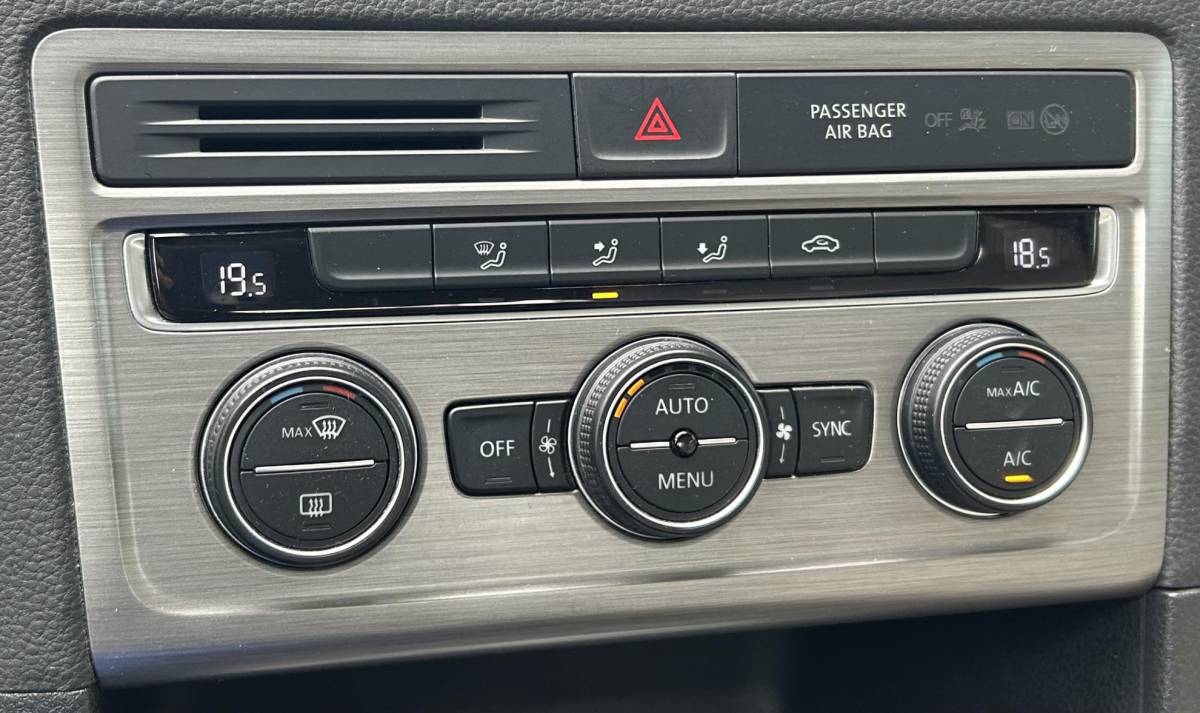 Volkswagen Golf Sportsvan Volkswagen Golf Sportsvan 1.4 TSI Business Edition 150PK | UNIEK! | DEALERONDERHOUDEN! | Achteruitrijcamera | Navigatie | Parkeersensoren Voor en Achter | Climate Control | Cruise Control | 2 Sleutels | Lichtmetalen Velgen |