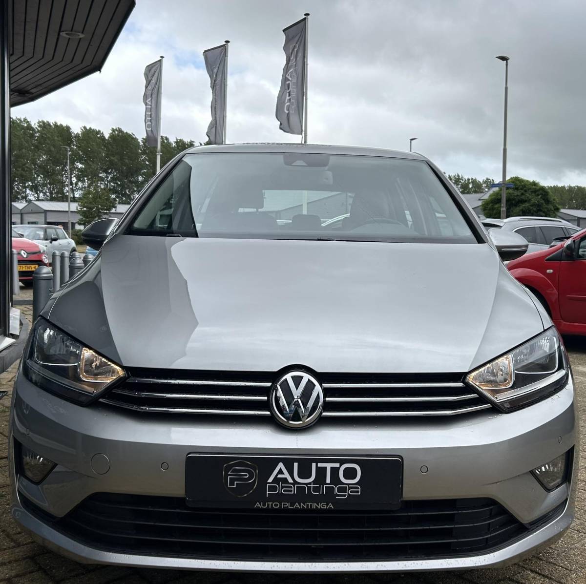 Volkswagen Golf Sportsvan Volkswagen Golf Sportsvan 1.4 TSI Business Edition 150PK | UNIEK! | DEALERONDERHOUDEN! | Achteruitrijcamera | Navigatie | Parkeersensoren Voor en Achter | Climate Control | Cruise Control | 2 Sleutels | Lichtmetalen Velgen |