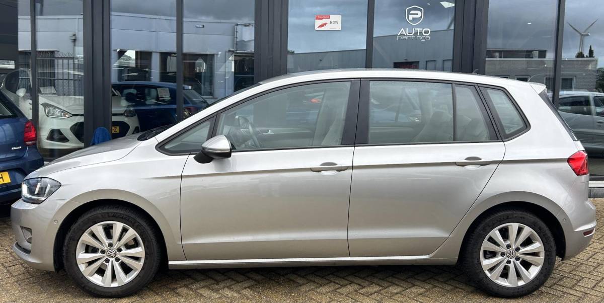 Volkswagen Golf Sportsvan Volkswagen Golf Sportsvan 1.4 TSI Business Edition 150PK | UNIEK! | DEALERONDERHOUDEN! | Achteruitrijcamera | Navigatie | Parkeersensoren Voor en Achter | Climate Control | Cruise Control | 2 Sleutels | Lichtmetalen Velgen |