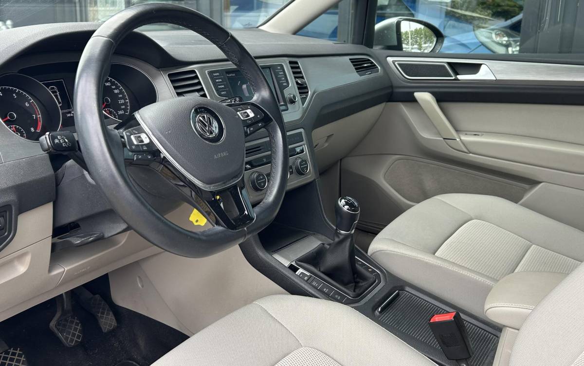 Volkswagen Golf Sportsvan Volkswagen Golf Sportsvan 1.4 TSI Business Edition 150PK | UNIEK! | DEALERONDERHOUDEN! | Achteruitrijcamera | Navigatie | Parkeersensoren Voor en Achter | Climate Control | Cruise Control | 2 Sleutels | Lichtmetalen Velgen |