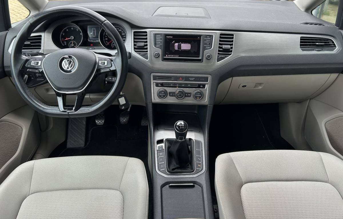 Volkswagen Golf Sportsvan Volkswagen Golf Sportsvan 1.4 TSI Business Edition 150PK | UNIEK! | DEALERONDERHOUDEN! | Achteruitrijcamera | Navigatie | Parkeersensoren Voor en Achter | Climate Control | Cruise Control | 2 Sleutels | Lichtmetalen Velgen |
