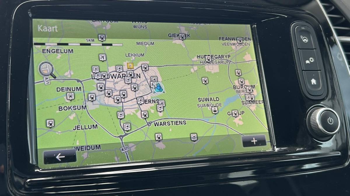 Renault Captur Renault Captur 0.9 TCe Intens 90PK | 1e Eigenaar | Dealeronderhouden | Nette Staat | NL AUTO | NAP | R-Link | Bose | Trekhaak | Achteruitrijcamera | Carplay | Navigatie | 2 Sleutels | Premium Kleur |