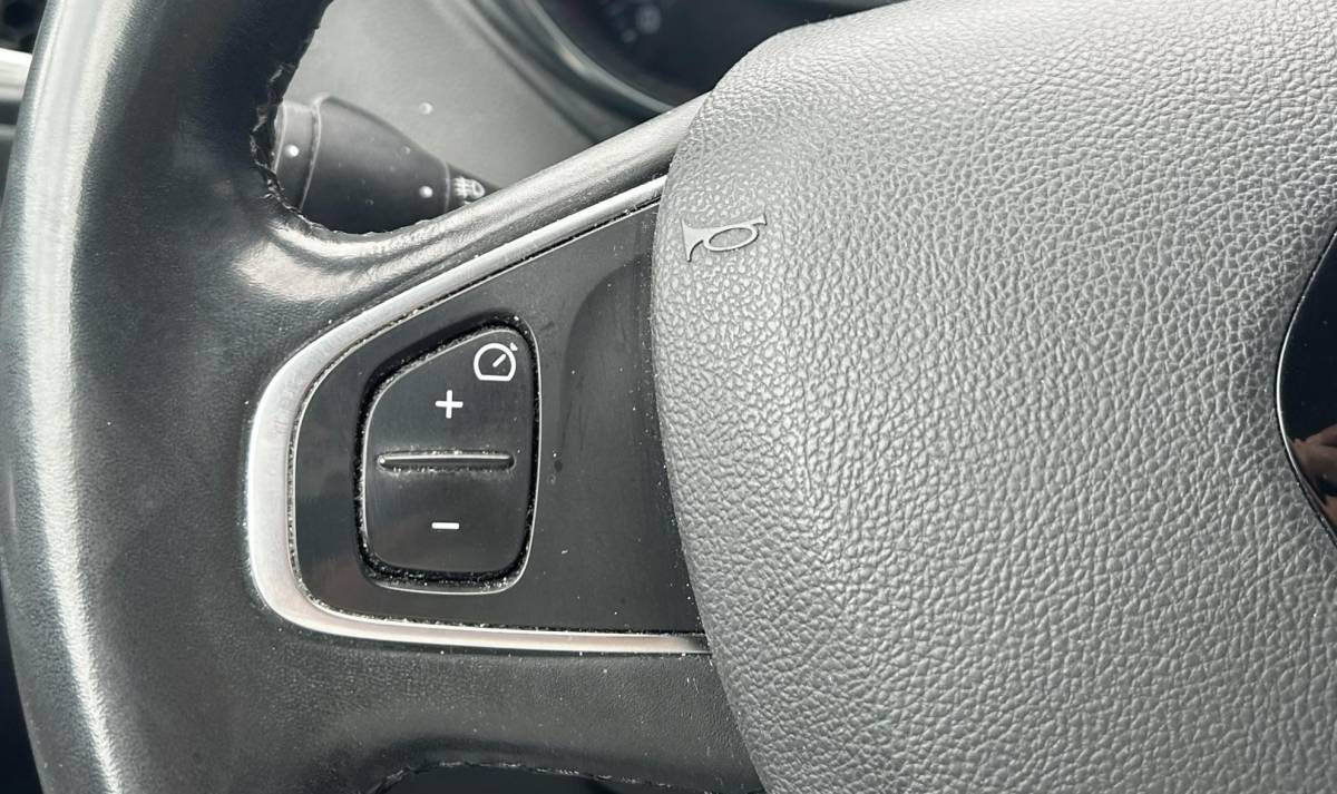 Renault Captur Renault Captur 0.9 TCe Intens 90PK | 1e Eigenaar | Dealeronderhouden | Nette Staat | NL AUTO | NAP | R-Link | Bose | Trekhaak | Achteruitrijcamera | Carplay | Navigatie | 2 Sleutels | Premium Kleur |